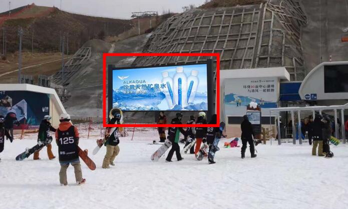 滑雪场户外大屏广告