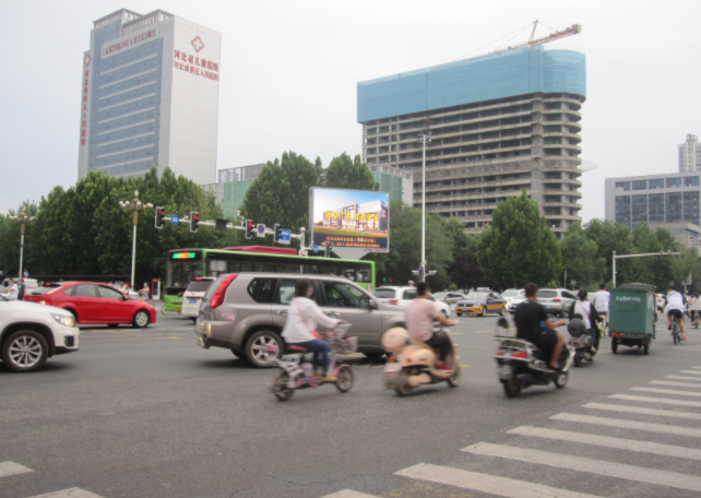 裕华路LED大屏广告